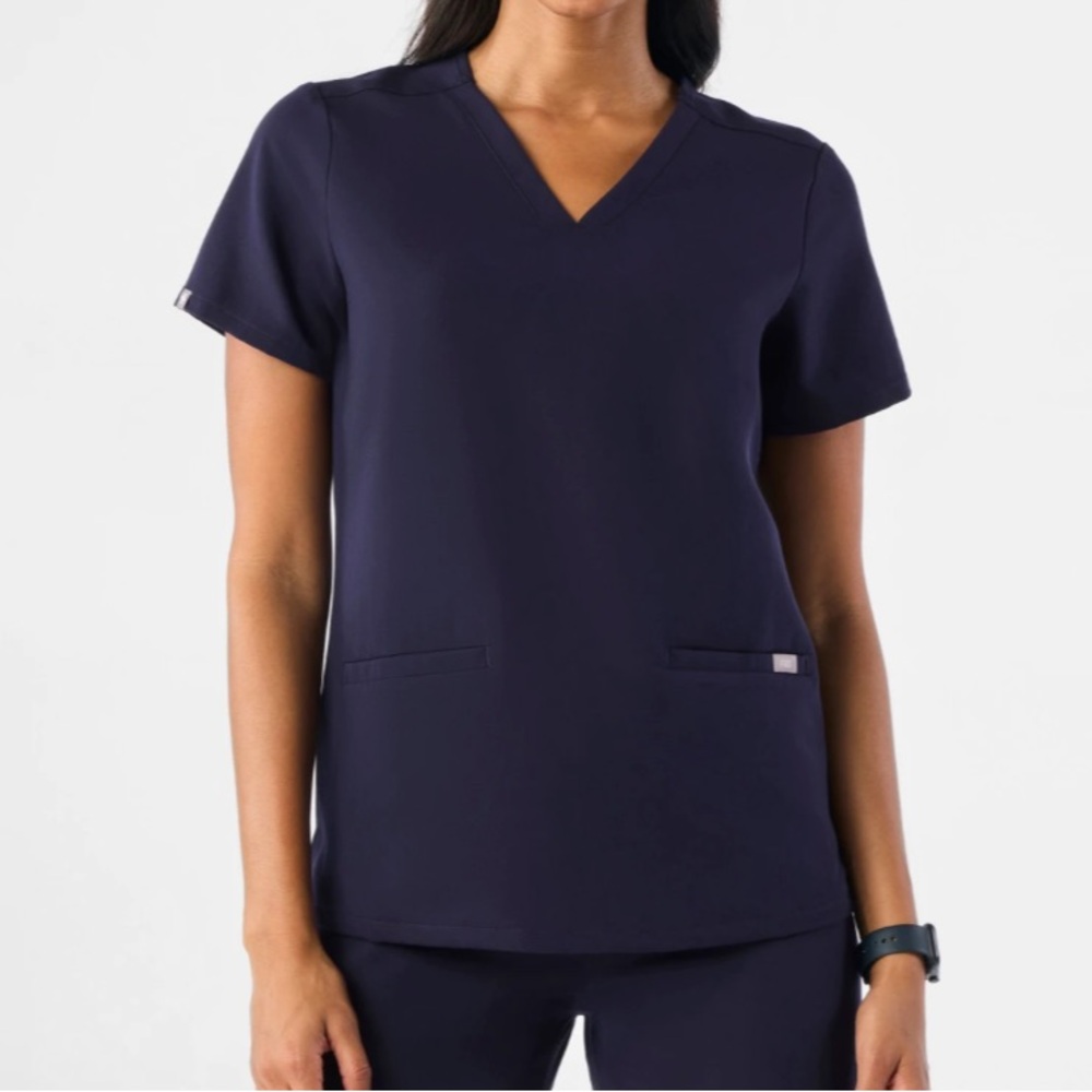 2 FIGS Navy Blue Casma 3 Pocket V Neck Scrub Tops Size M / W ✨ - Picture 2 of 10